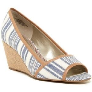 New Easy Spirit Blue/ White Striped Wedges